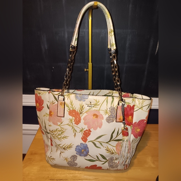 kate spade Handbags - Kate Spade Leather Floral Chain Shoulder Bag